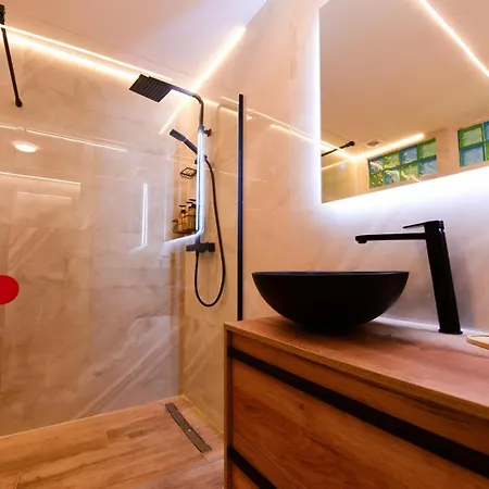 Apartment Fabuloso Apto 1-5 Personas Torrequebrada-benalmadena Piscina Terraza Parking Wi-fi